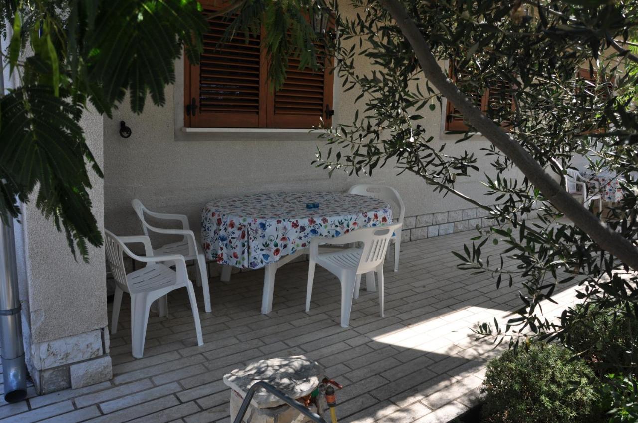 Apartmani Karla Klenovica Esterno foto