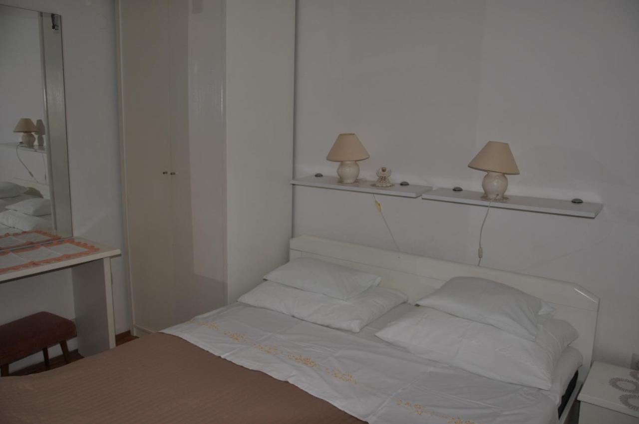 Apartmani Karla Klenovica Esterno foto