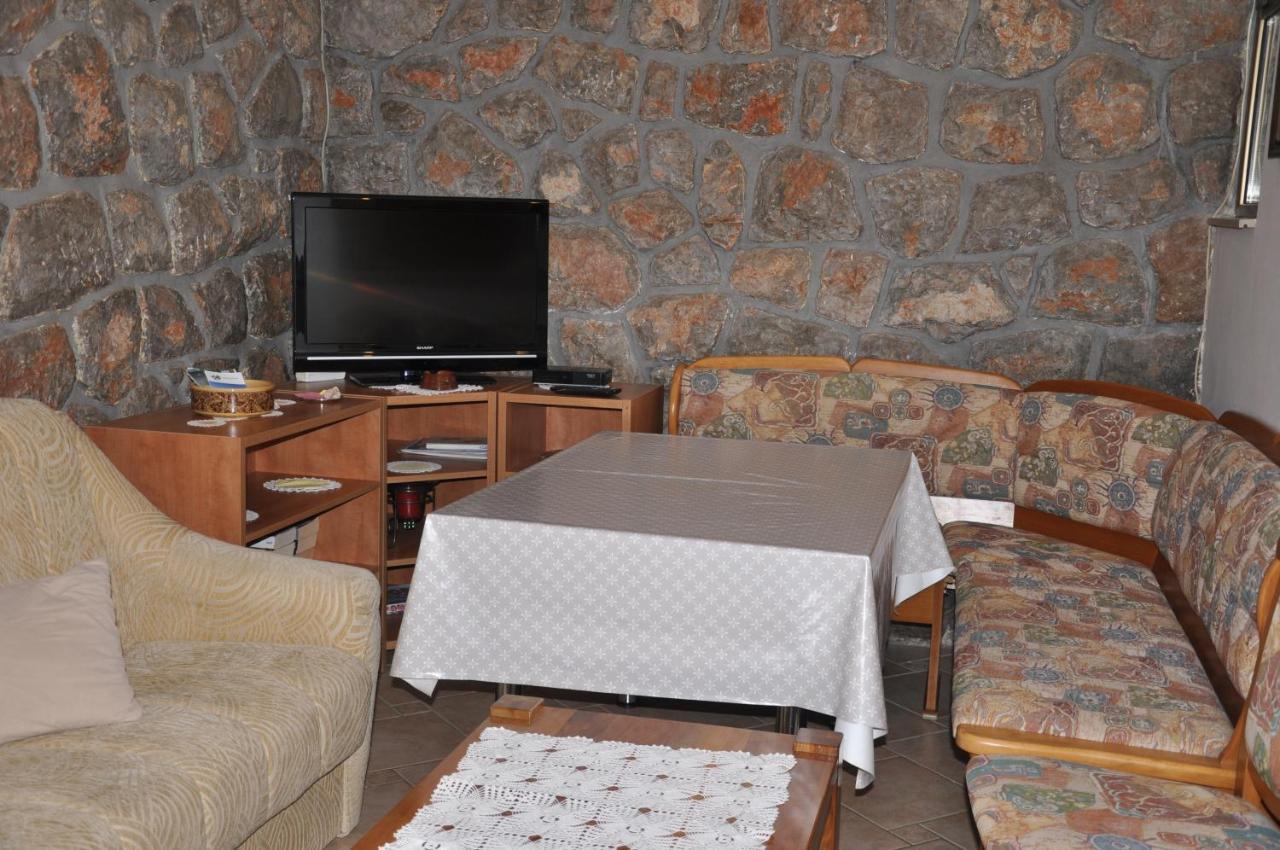 Apartmani Karla Klenovica Esterno foto